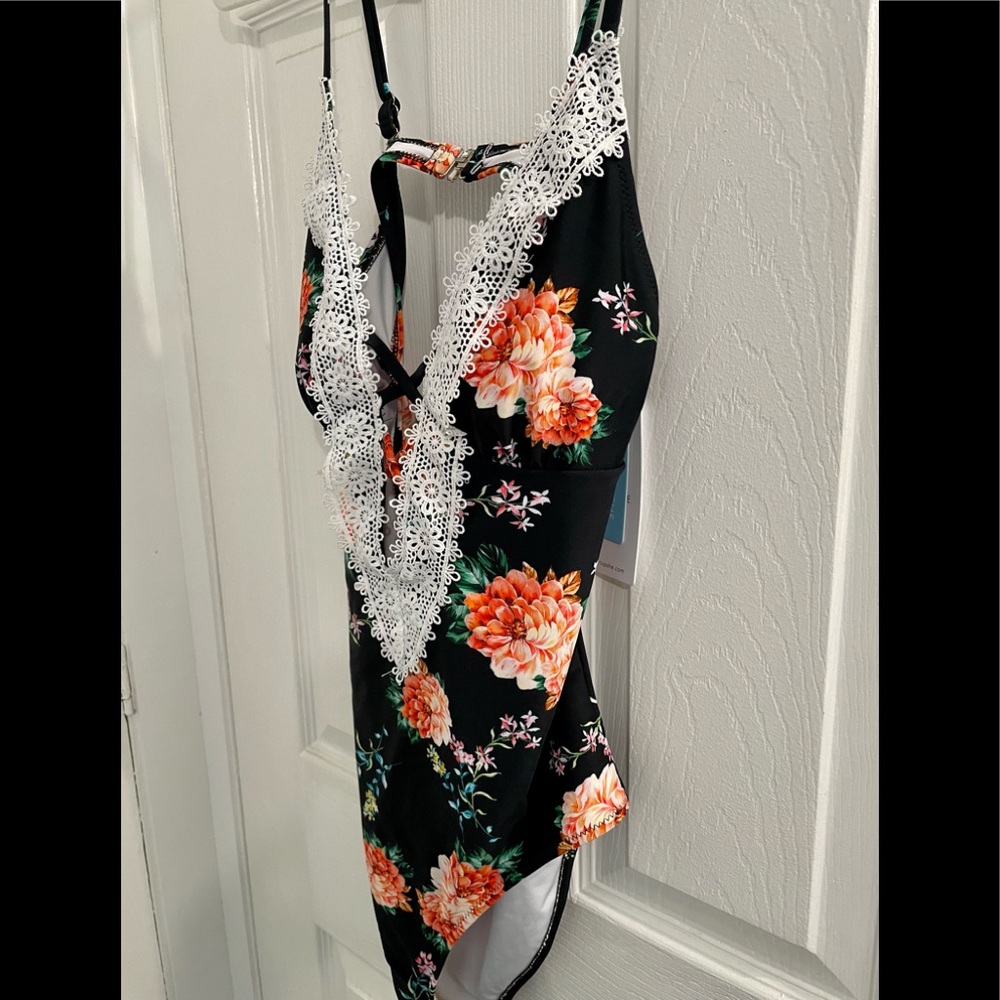 Adorable one piece CUPSHE swimsuit